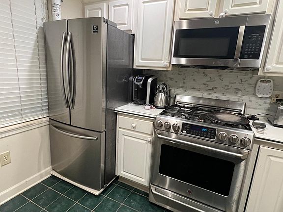 3rd image of 6924 Fairfax Dr Unit 108