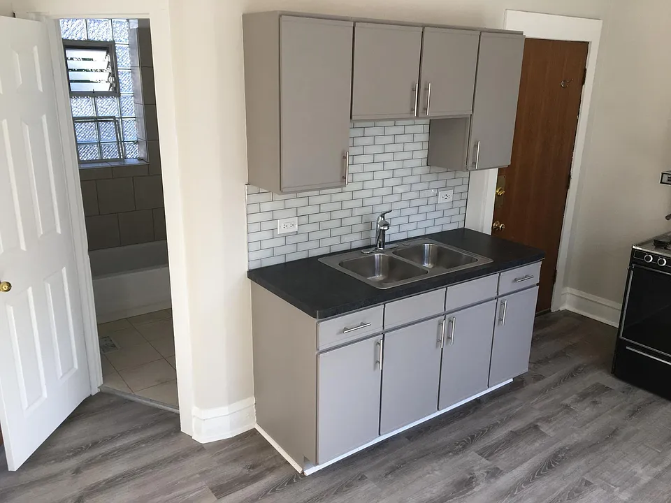2250 W Armitage Ave #1E