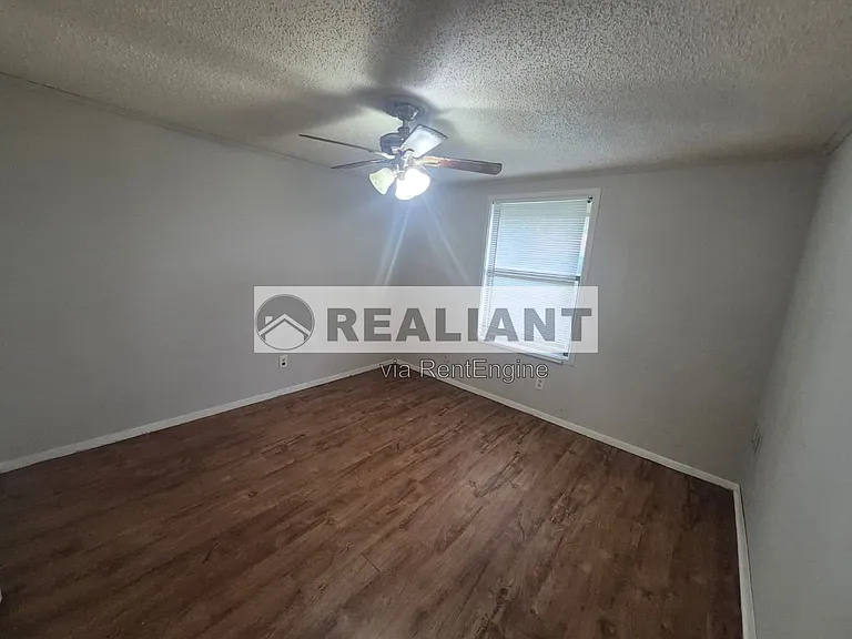605 Amhurst Dr — Photo 5