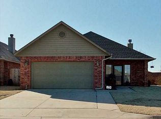 1001 Golden Leaf Dr, Moore, OK 73160