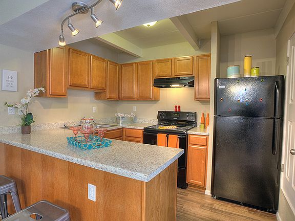 2nd image of 1020 Valencia Dr SE APT F10