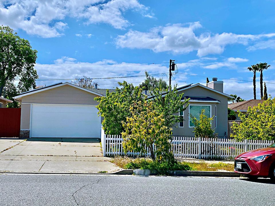 1st image of 2461 Camrose Ave