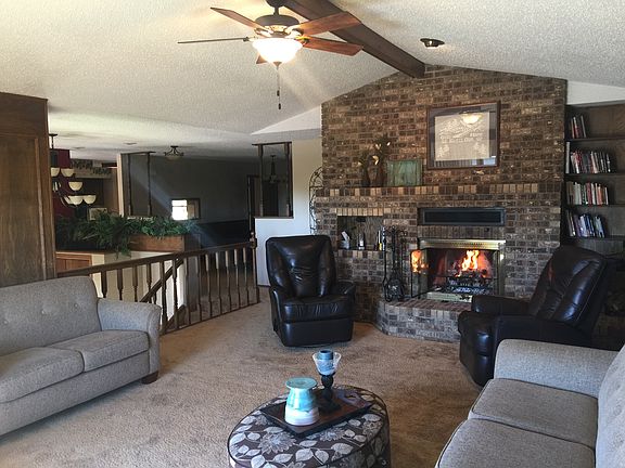 3rd image of 106 14th Circle Dr