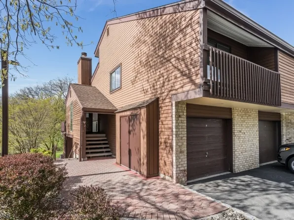 1 Summit Ct, Clinton Twp., NJ 08801