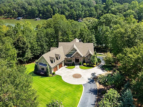 3rd image of 3310 Centerville Rd