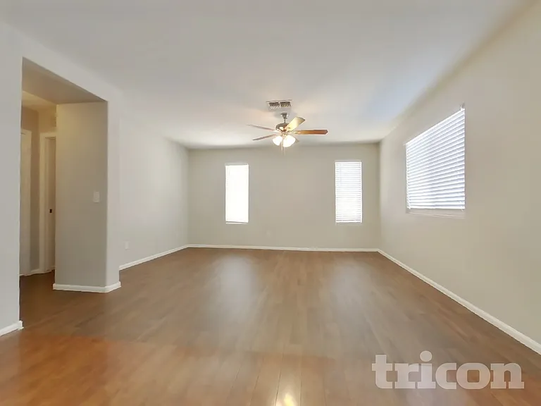 23670 W Levi Dr — Photo 4