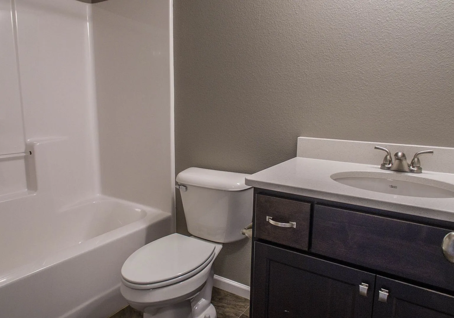 3 bed 2.5 bathroom twinhome in Lakewood — Photo 3
