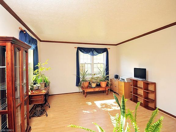 2nd image of 18864 Hunters Pointe Dr