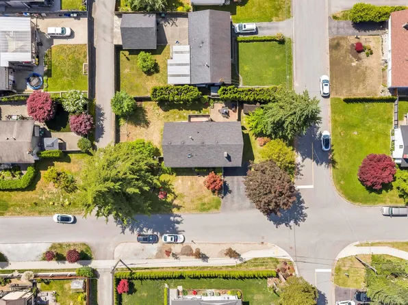 740 Townley St, Coquitlam, BC V3J 4N3