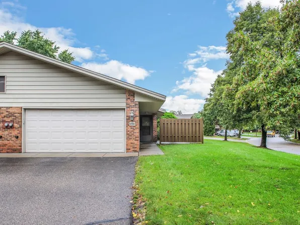 9700 Cimarron Cir, Minnetonka, MN 55305