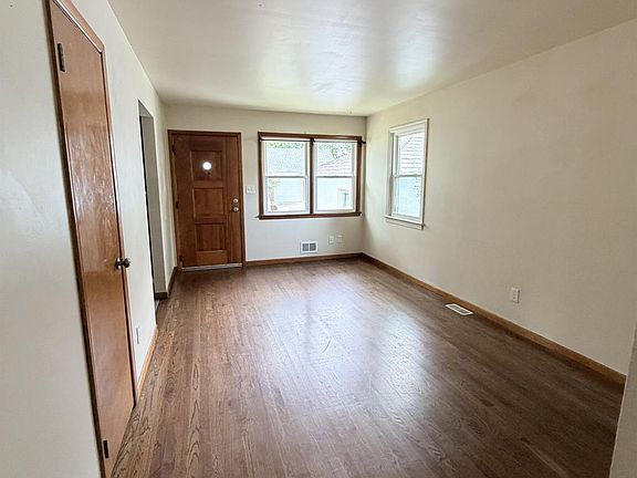 3rd image of 109 Barnard St