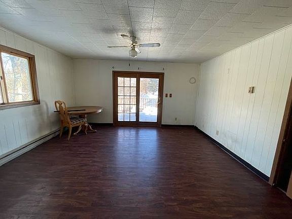 5th image of 714 4th St NE