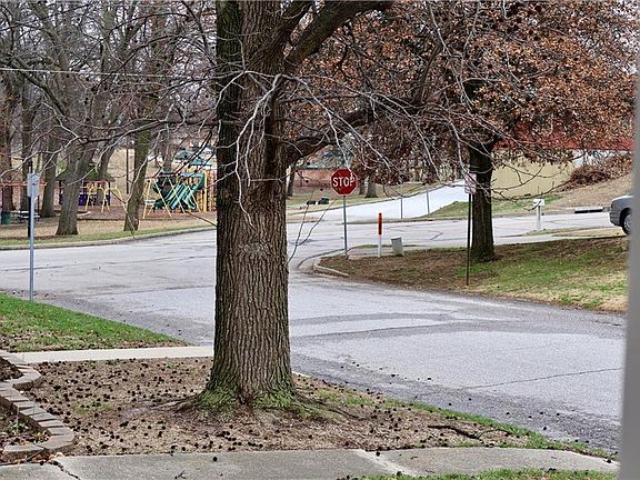 3rd image of 503 Wilkes Dr