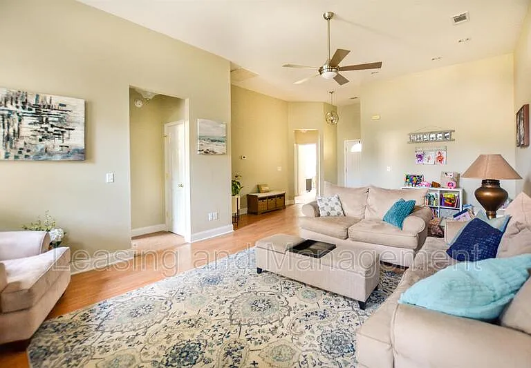 107 Hialeah Ct — Photo 5
