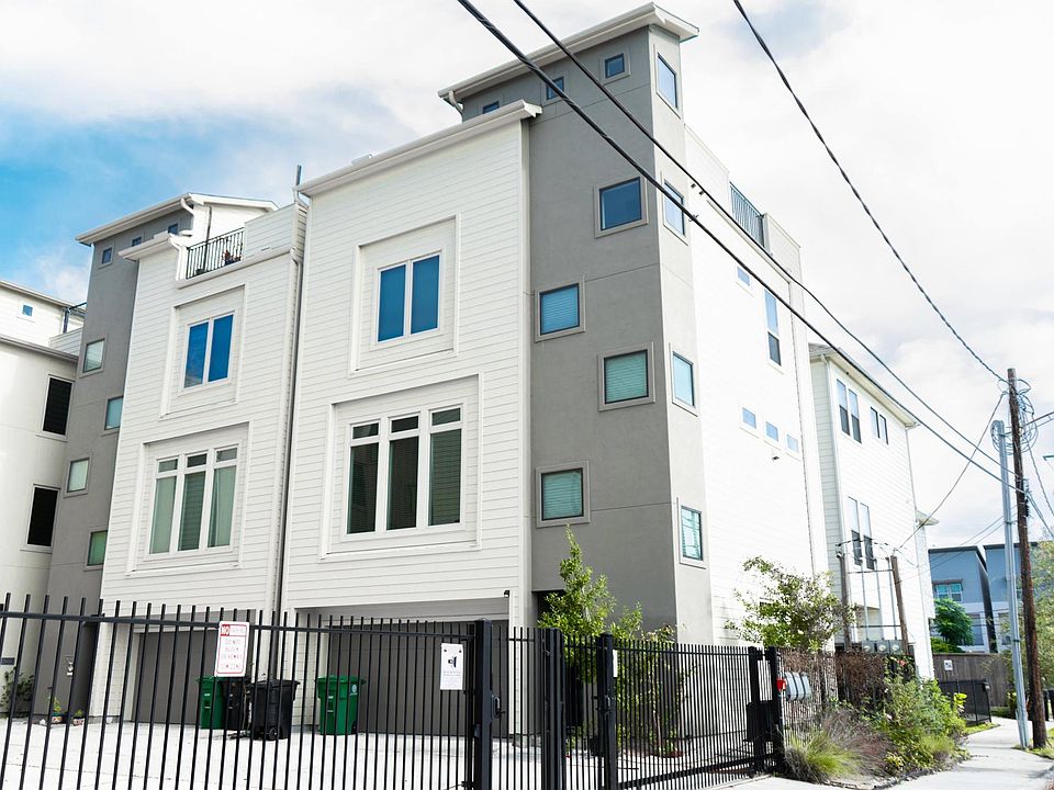 Stand Alone- Corner Unit - Gated Community