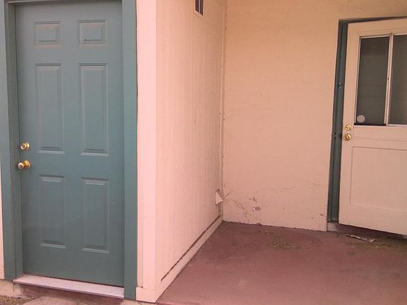 Back porch & coin-op laundry room on left.