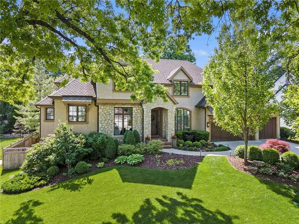 5815 Howe Dr, Fairway, KS 66205