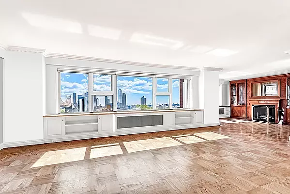 16 Sutton Pl photo 1