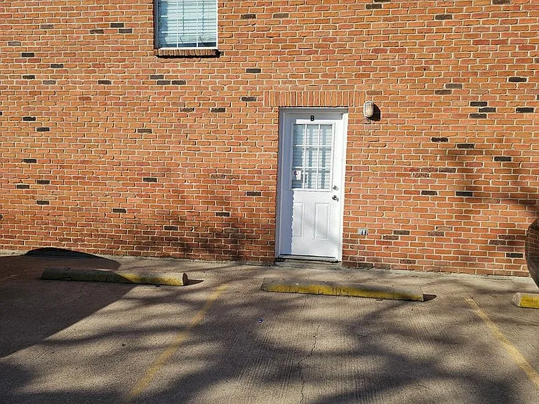 1400 Darr St #B — Photo 22