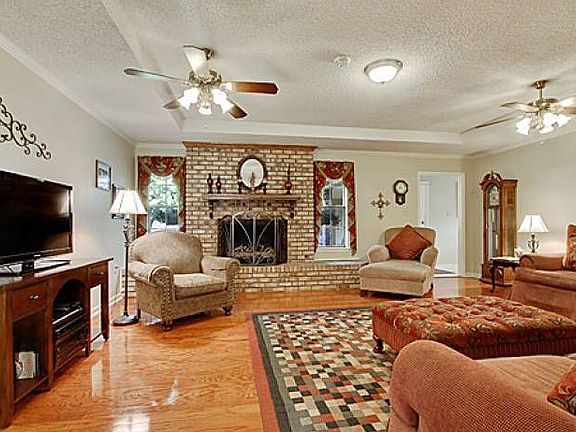 Den w/gas log fireplace