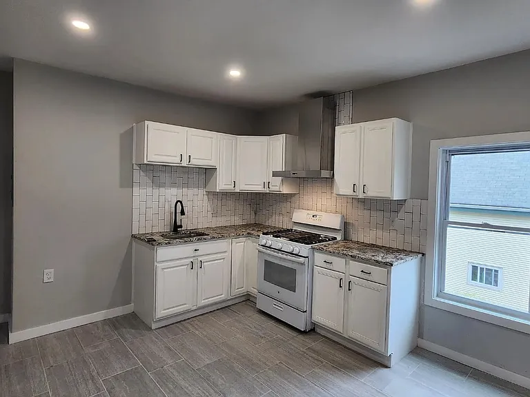70 Foster St #2 — Photo 2