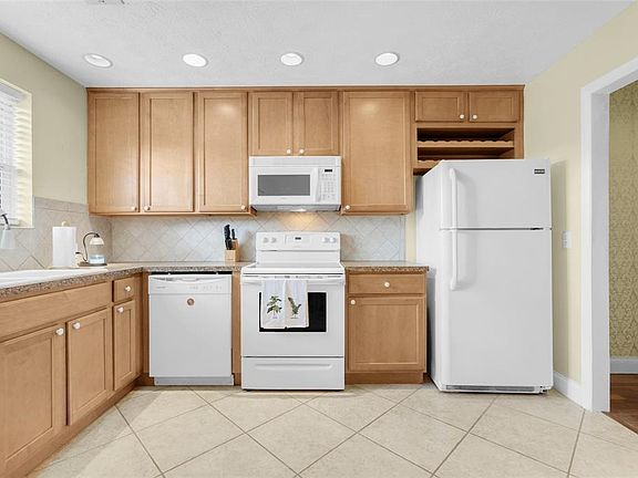 3rd image of 4224 Lake Underhill Rd #8B8
