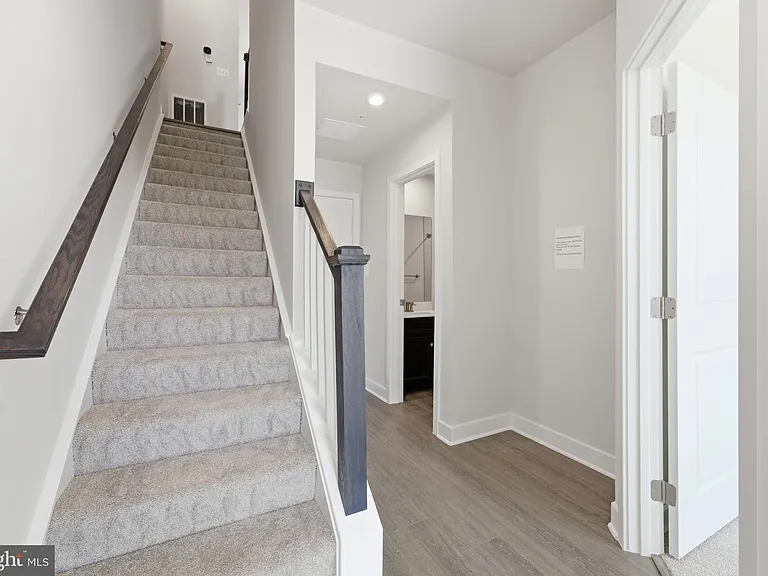 16130 Hyde Park Pl — Photo 17