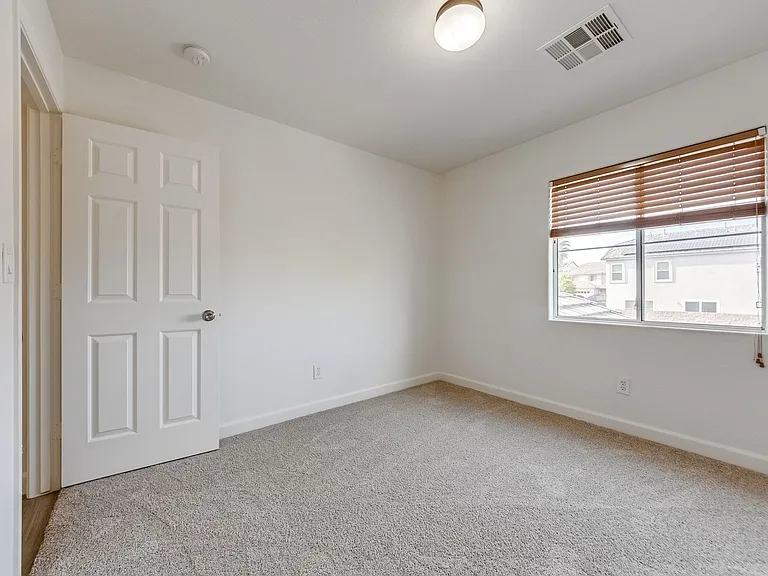 10429 Vinson Point Ave — Photo 34