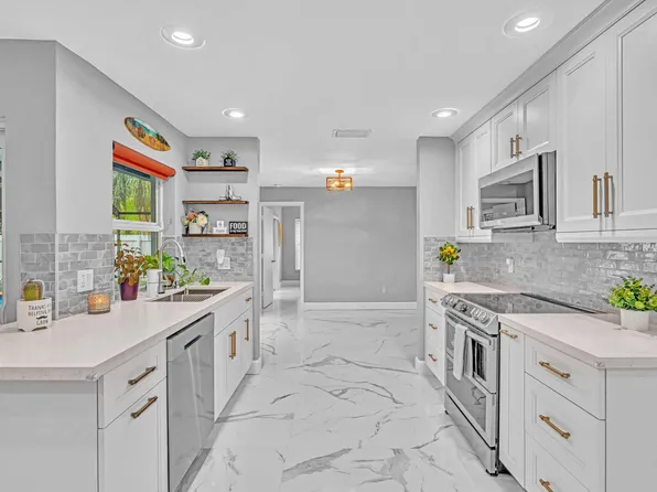 22732 SW 10th Street, Boca Raton, FL 33433