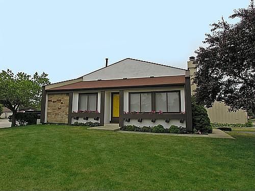 1st image of 23 Westwood Dr