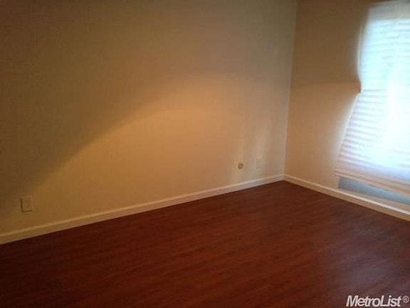 4th image of 9119 Don Ave