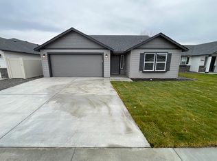 1917 Oak Rd, Moses Lake, WA 98837