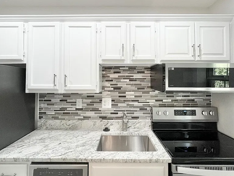 1748 N Rhodes St #6-321 — Photo 18