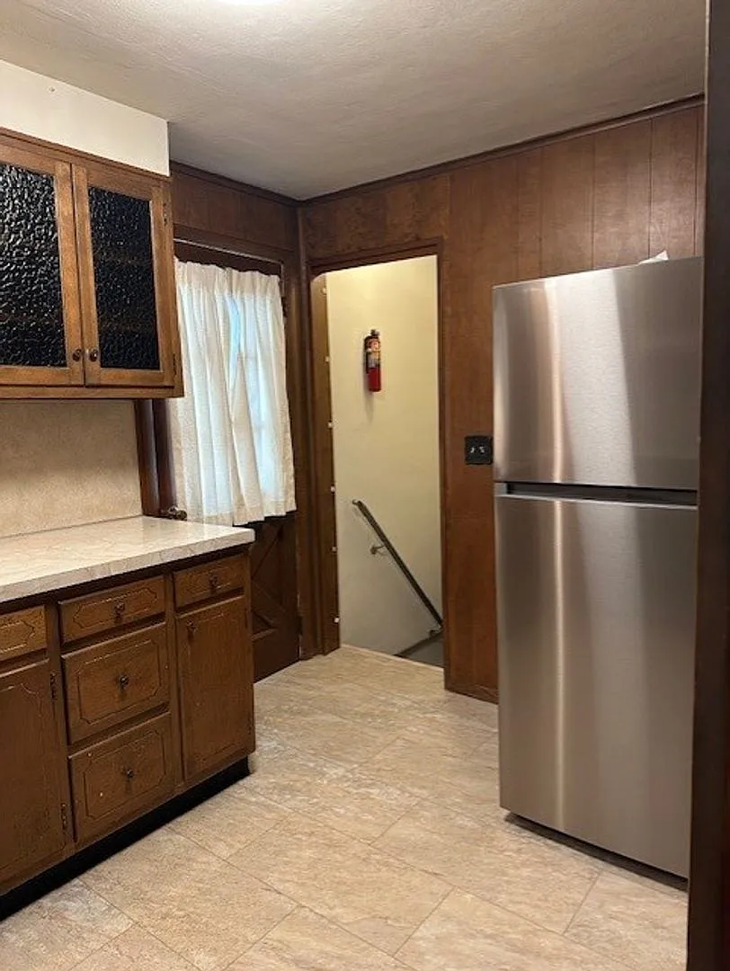 Discover this 4-bedroom, 1-bathroom ranch home in Harrisburg, PA, located in the Central Dauphin ... — Photo 4