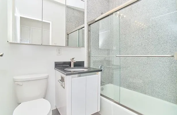 Rented by Mossanen Group | media 19