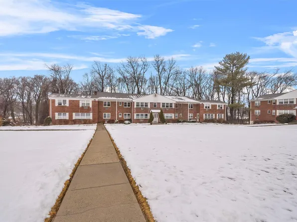 225 N Middletown Road #B, Pearl River, NY 10965