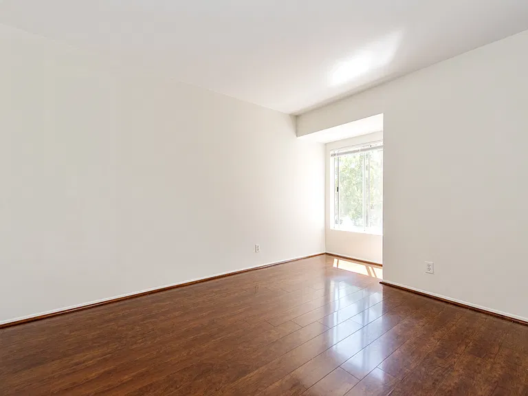 105 Stanford Ct — Photo 9