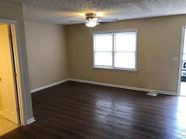 363 E Jefferson St — Photo 4
