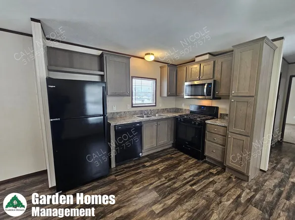 158 Rodeo Dr, Utica, NY 13502