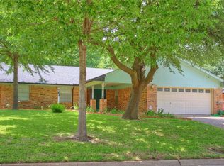 2004 S Meadow Way Cir, Arlington, TX 76015
