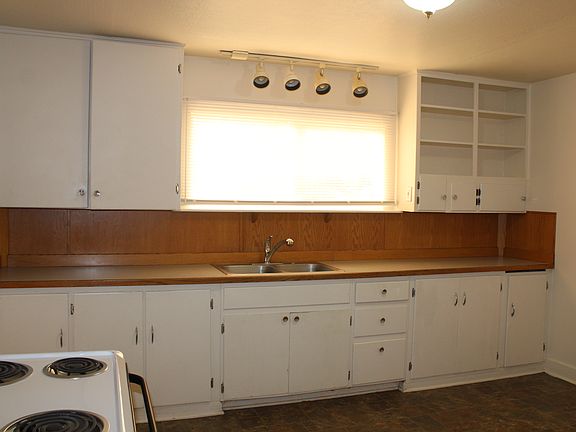3rd image of 1080 N Alvin Ct