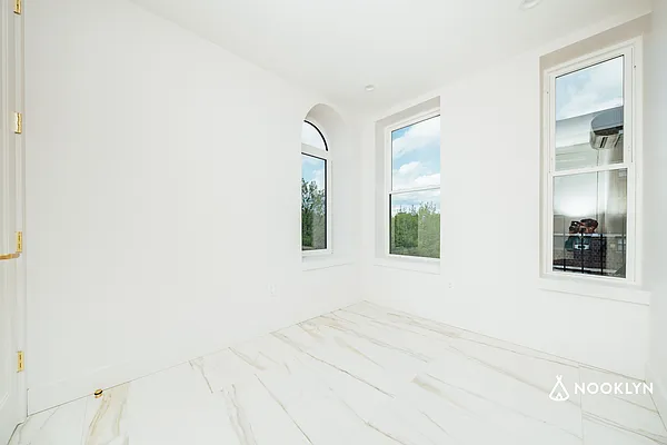 Rented by Nooklyn NYC LLC | media 22
