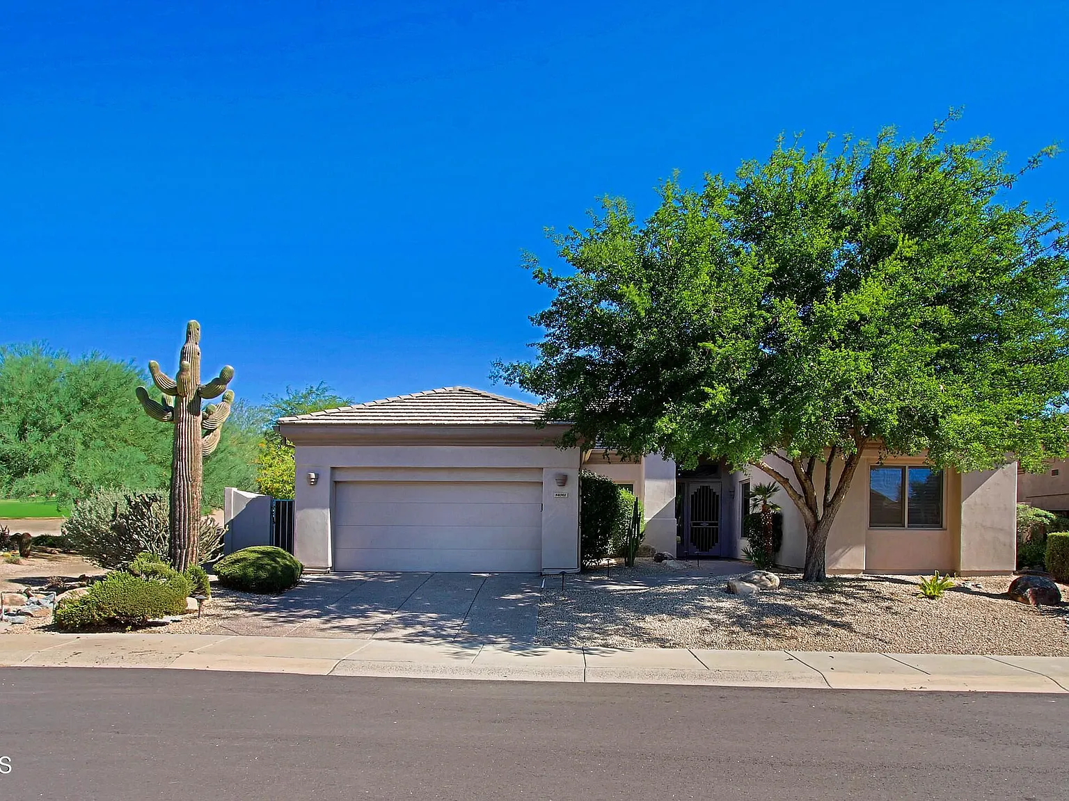 3 bed, 2.0 bath, 2393 sqft, $3,200 — Photo 2