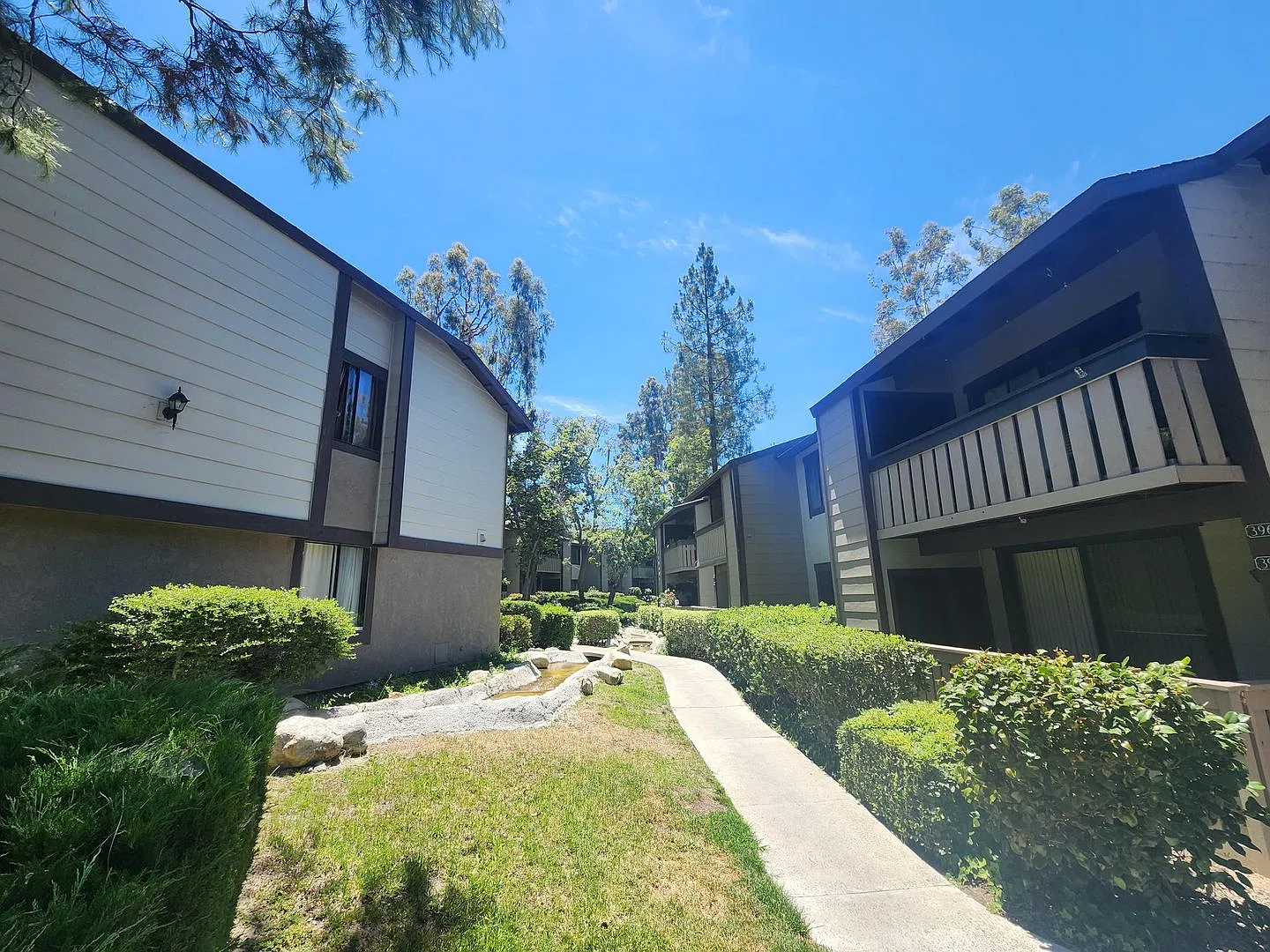 Pheasant Creek: Lower 1 Bedroom 1 Bath Condo — Photo 3