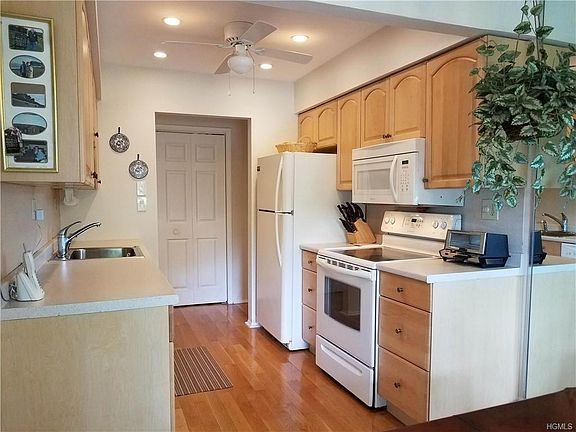 5th image of 66 Sierra Vista Ln