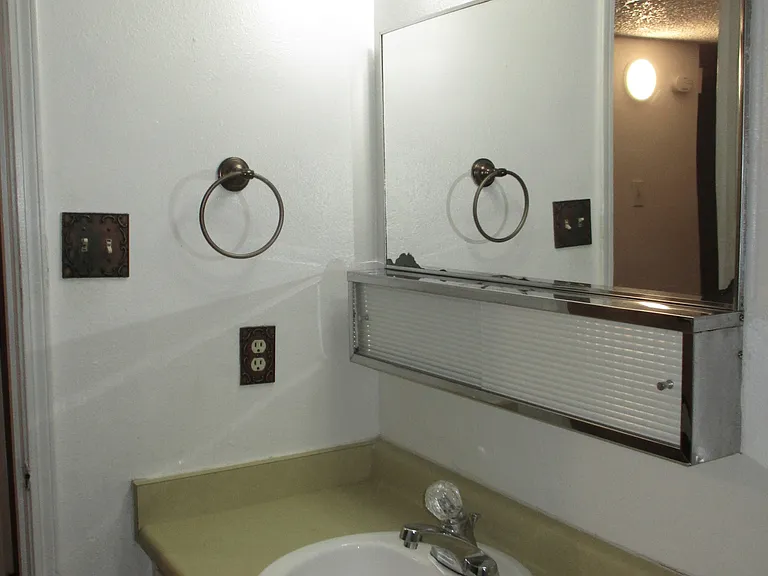 1808 Mary Ellen St NE #D — Photo 8