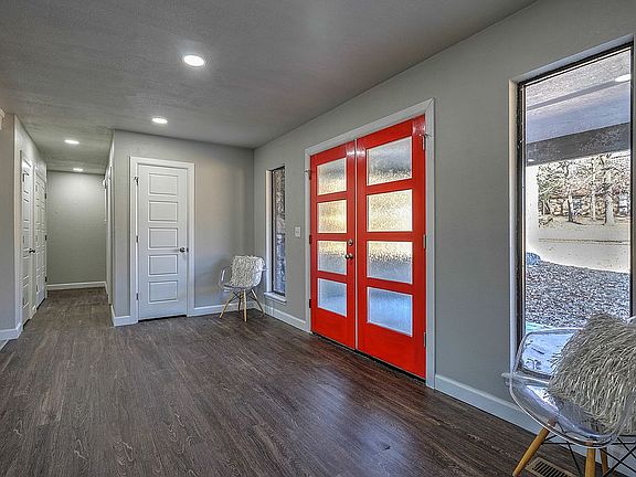 3rd image of 222 Sherlyn Ln