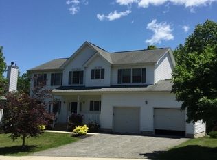 18 Fieldstone Dr, Clinton, NJ 08809