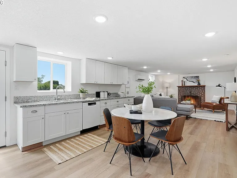 131 NW 11th Ave #B — Photo 7
