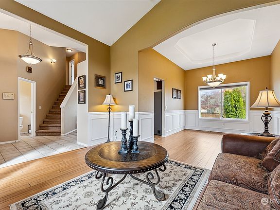 4th image of 10804 180th Avenue E